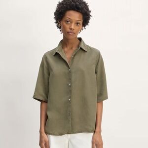 EUC Everlane The Short-Sleeve Shirt in Butterlite Olive Green Size Small